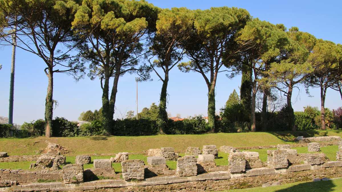Panorama di Aquileia con mosaici e rovine romane