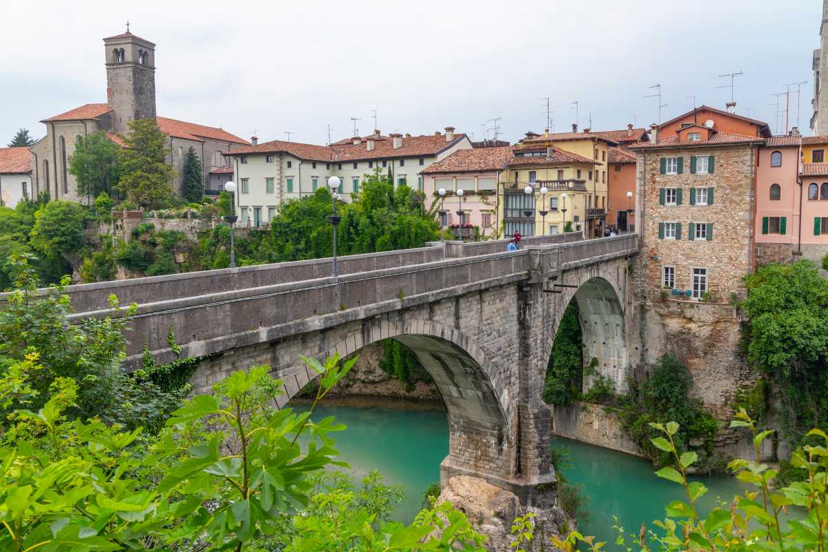 Panorama di Cividale del Friuli con il Ponte del Diavolo e il fiume Natisone