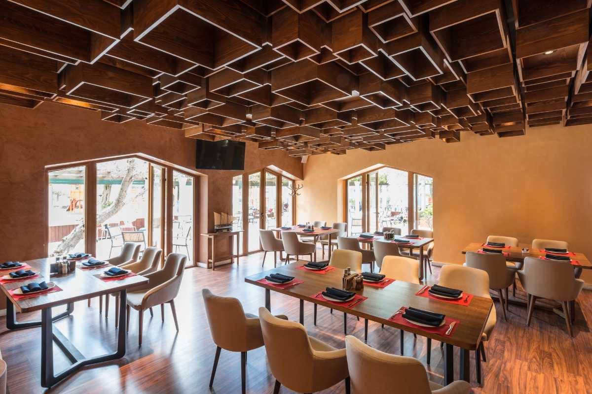 Vista panoramica di Grado con piatti tipici locali