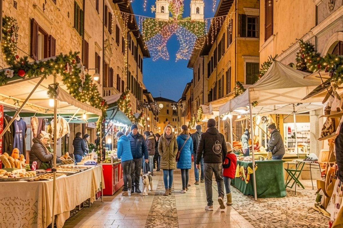 Mercatini di Natale ad Aquileia con decorazioni festive