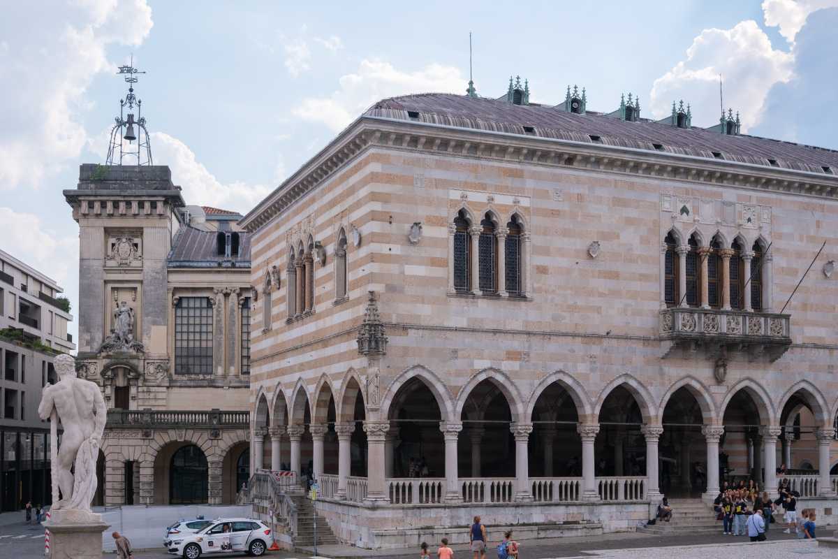 Panorama di Udine con il Castello e Piazza Libertà