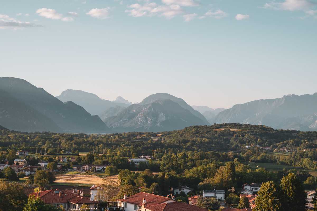 Vista del Parco del Castello a San Daniele del Friuli, includi persone che si godono la natura
